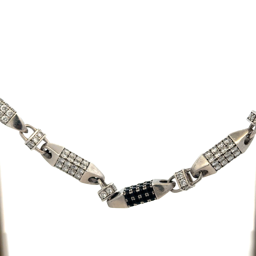 Silver chain weighing 113.4g, unbranded, with intricate link design, shown in a detailed close-up image.