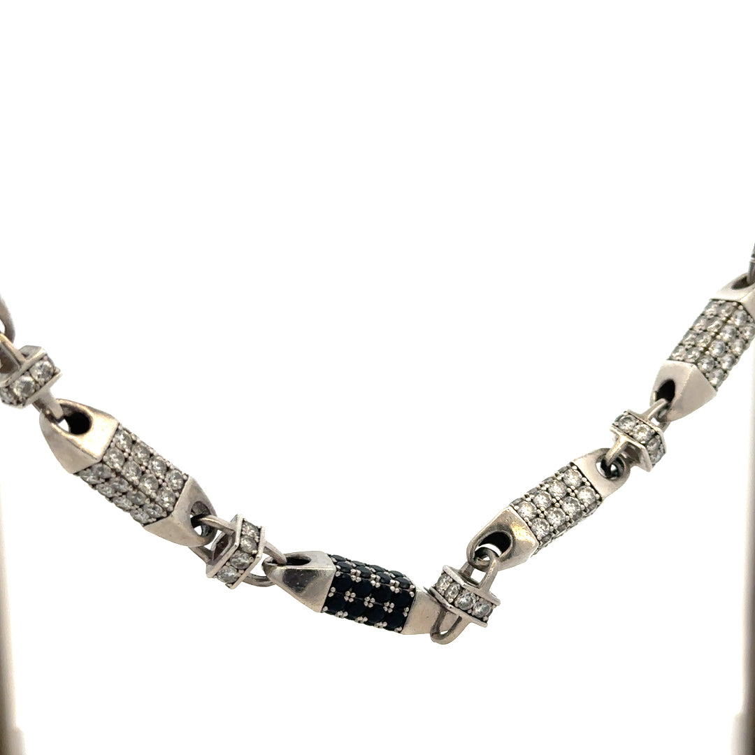 Silver chain weighing 113.4g with a classic design, shown in a detailed close-up image.