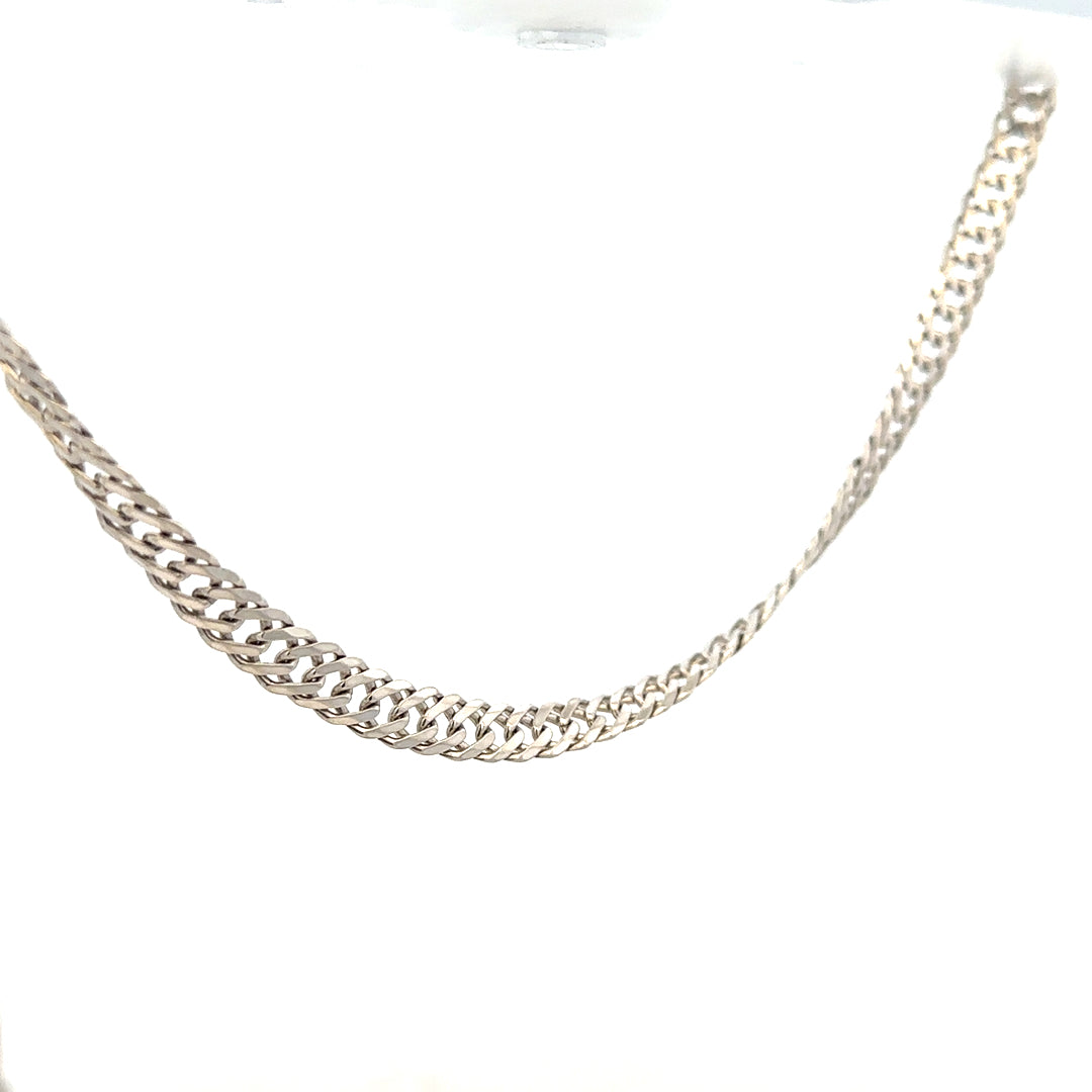 Silver chain weighing 17.2g with a classic design, unbranded jewelry chain, displayed on a neutral background.