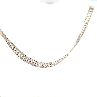 Silver chain weighing 17.2g with a classic design, unbranded jewelry chain, displayed on a neutral background.