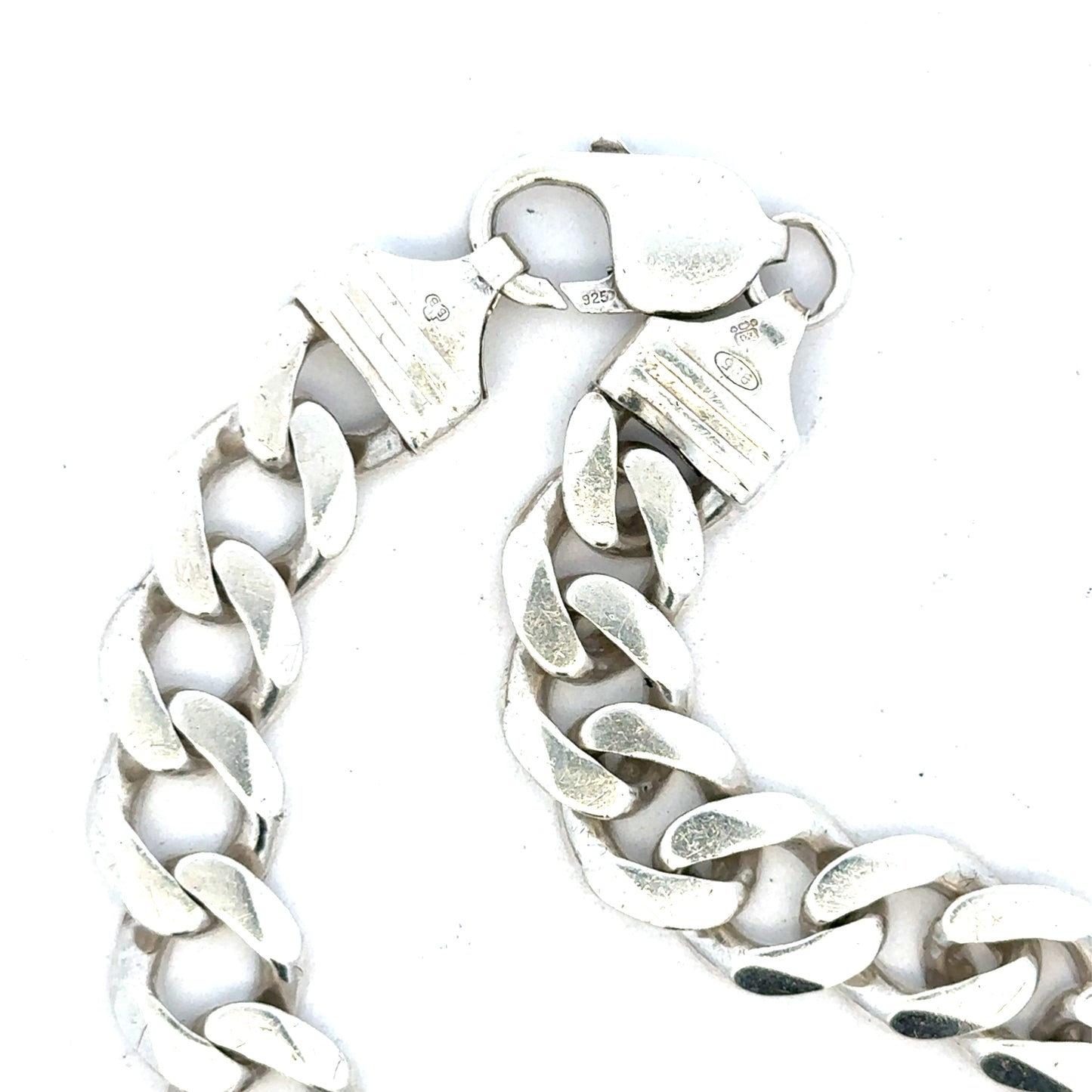Silver curb bracelet weighing 33.7g, unbranded jewelry piece with a sleek, durable chain design.