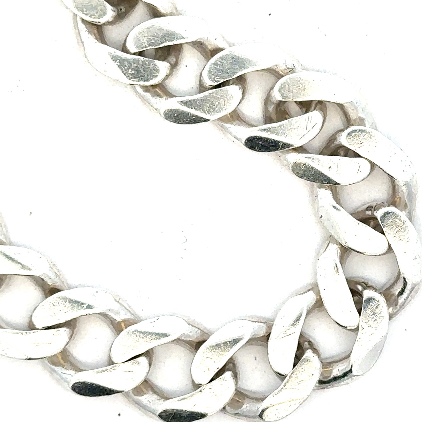 Silver curb bracelet weighing 33.7g, unbranded jewelry with smooth, interlinked chain design, shown in a detailed close-up image.