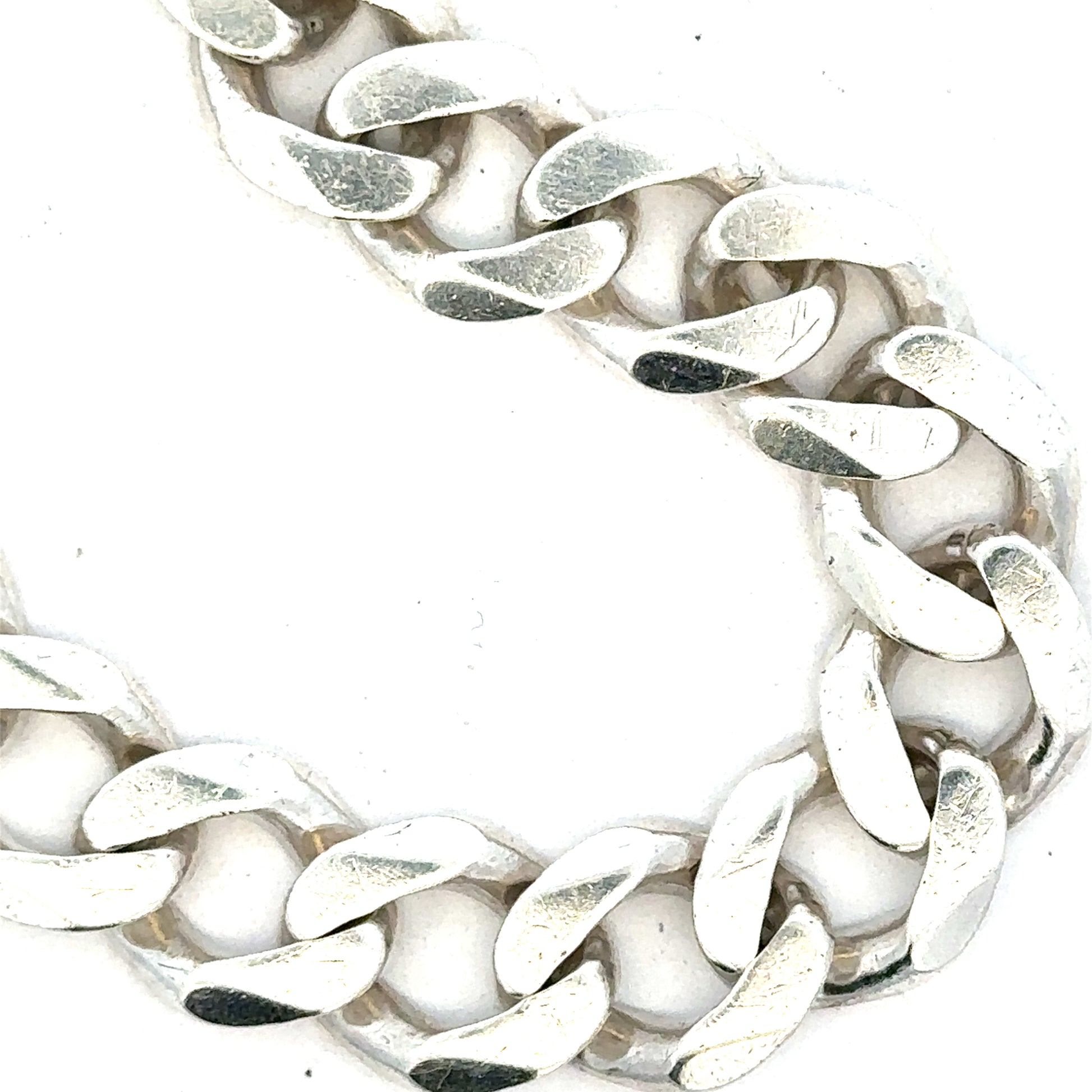 Silver curb bracelet weighing 33.7g, unbranded jewelry with smooth, interlinked chain design, shown in a detailed close-up image.