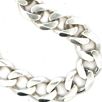 Silver curb bracelet weighing 33.7g, unbranded jewelry with smooth, interlinked chain design, shown in a detailed close-up image.