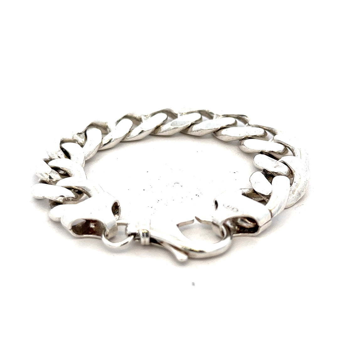Silver curb bracelet weighing 90.1g with a sleek chain design, unbranded jewelry accessory.