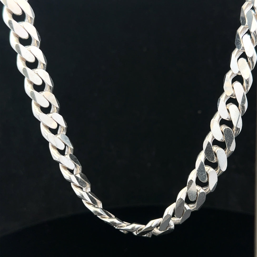 Silver curb chain weighing 109.9g, unbranded jewelry chain with a sleek, polished design perfect for necklaces or accessories.