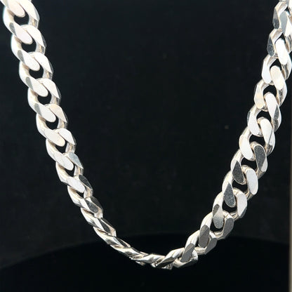 Silver curb chain weighing 109.9g, unbranded jewelry chain with a sleek, polished design perfect for necklaces or accessories.