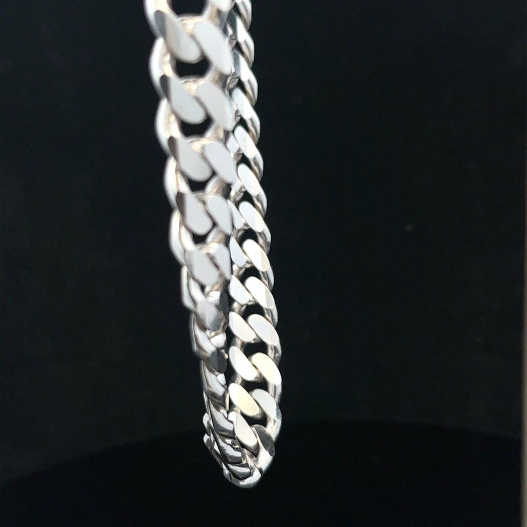 Silver curb chain jewelry, unbranded, weighing 109.9g, with detailed close-up of the sleek, interconnected links.