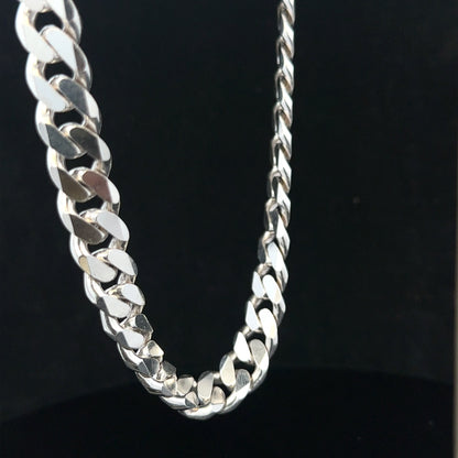 Silver curb chain weighing 109.9g with a classic design, perfect for jewelry or fashion accessories.