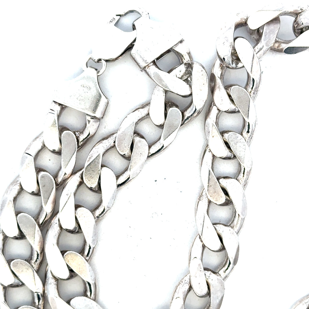 Silver curb chain weighing 134.5g, unbranded jewelry chain with a classic curb link design, shown in a close-up view.