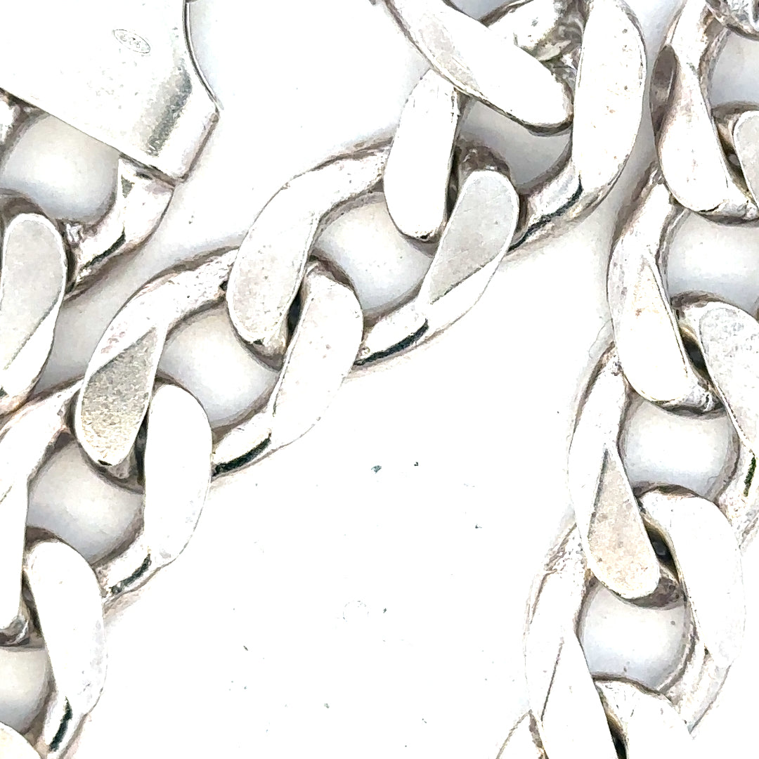Silver curb chain weighing 134.5g, unbranded jewelry chain with a classic curb link design, shown in the image.