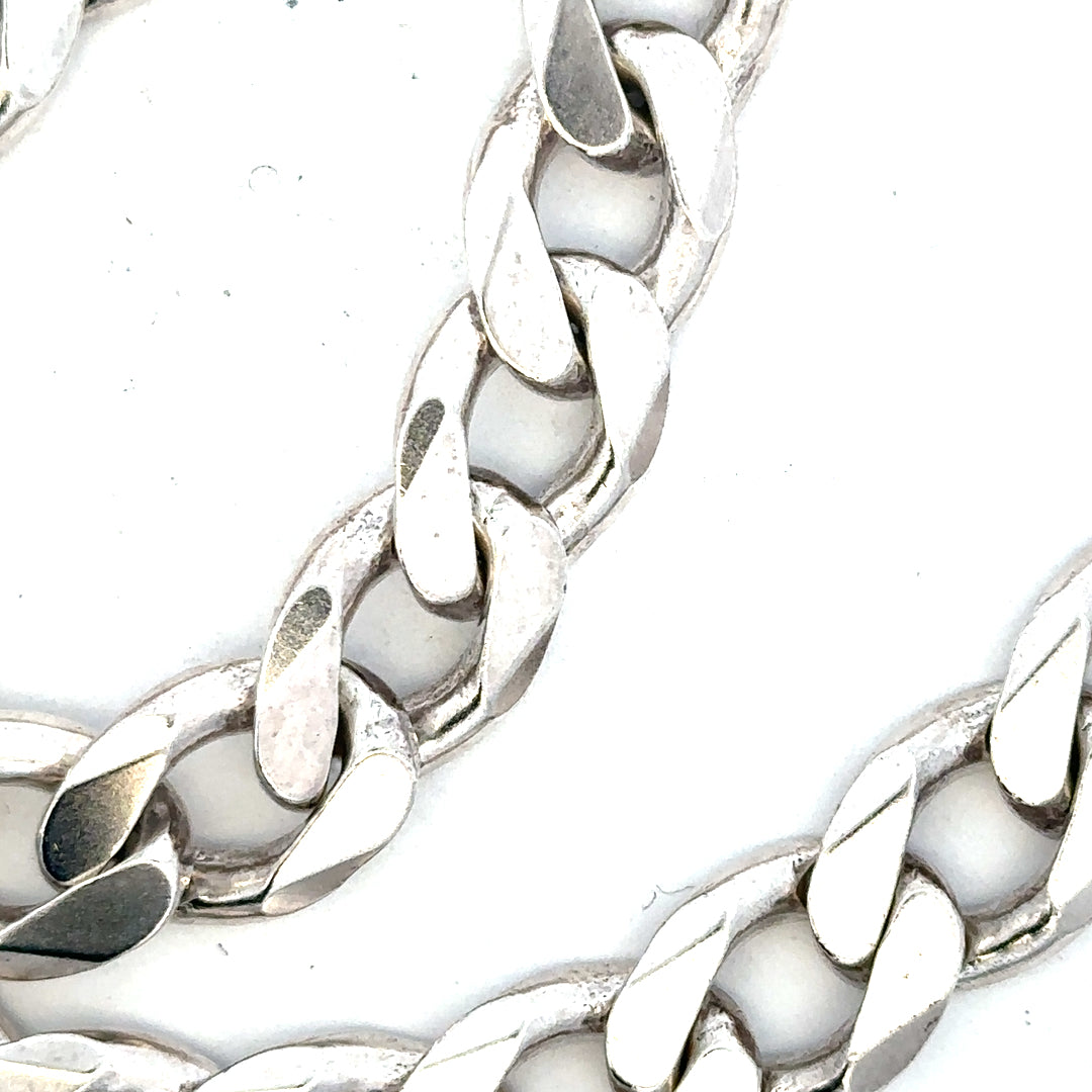 Silver curb chain weighing 134.5g, unbranded jewelry chain with a classic curb link design.
