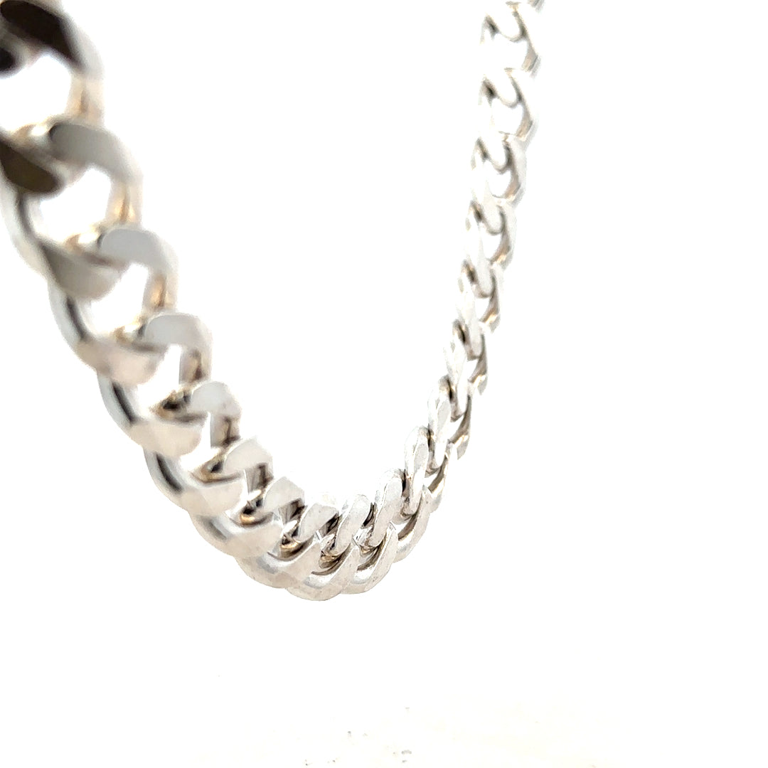 Silver curb chain weighing 146.6g, unbranded jewelry chain with a sleek, interconnected link design.