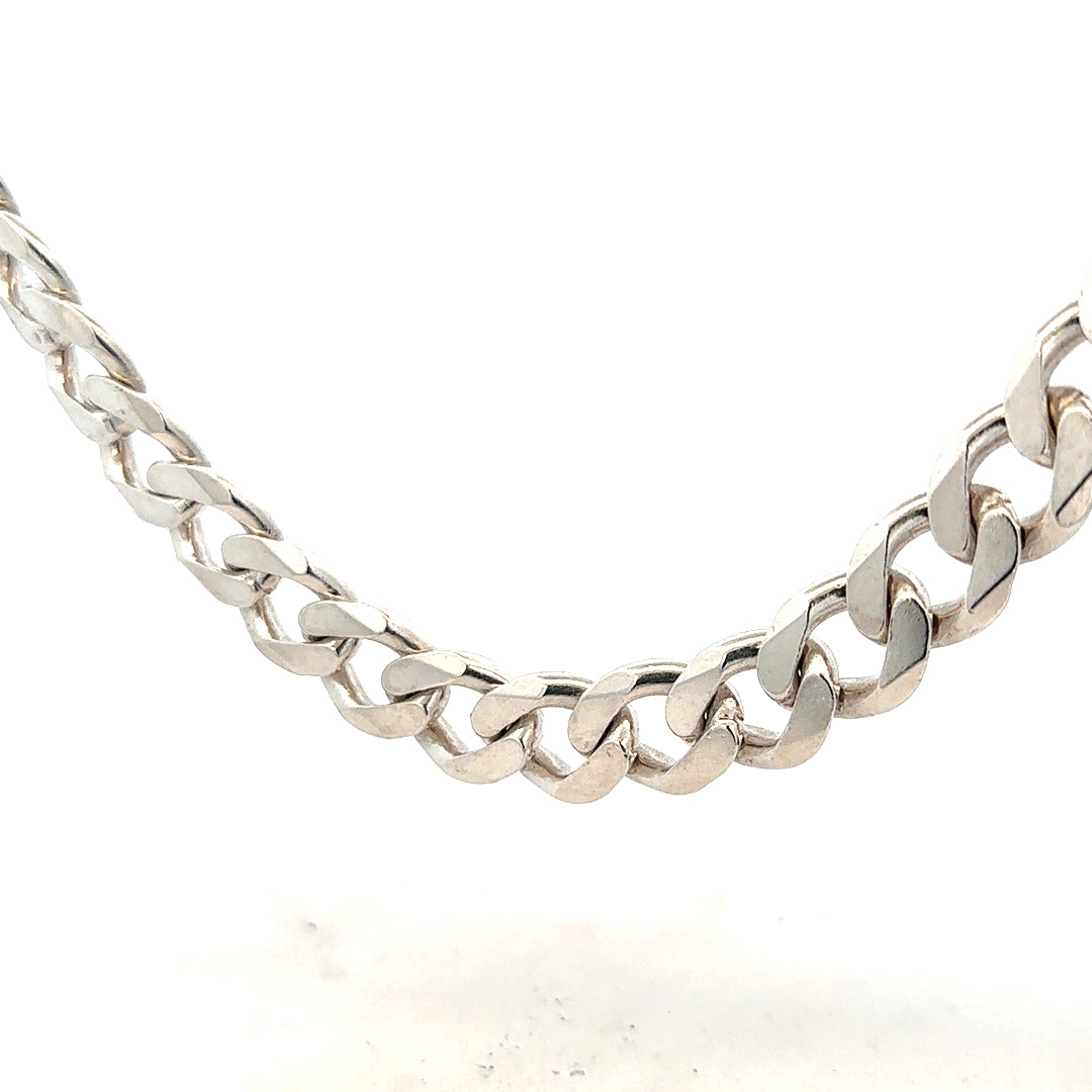 Silver curb chain weighing 146.6g, unbranded jewelry chain with a classic curb link design, shown in a close-up image.