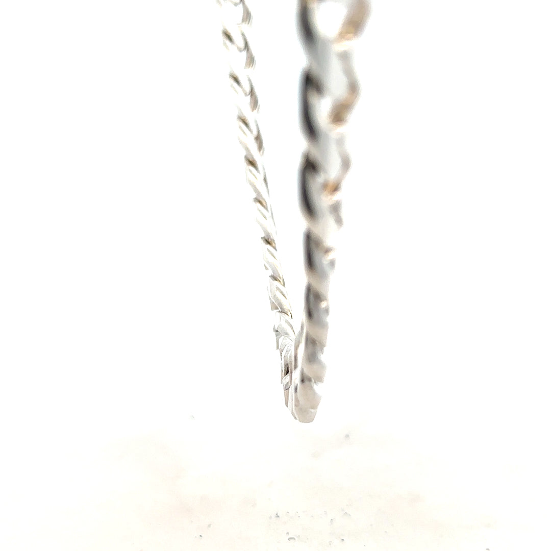 Silver curb chain weighing 146.6g, unbranded jewelry chain with a classic curb link design.
