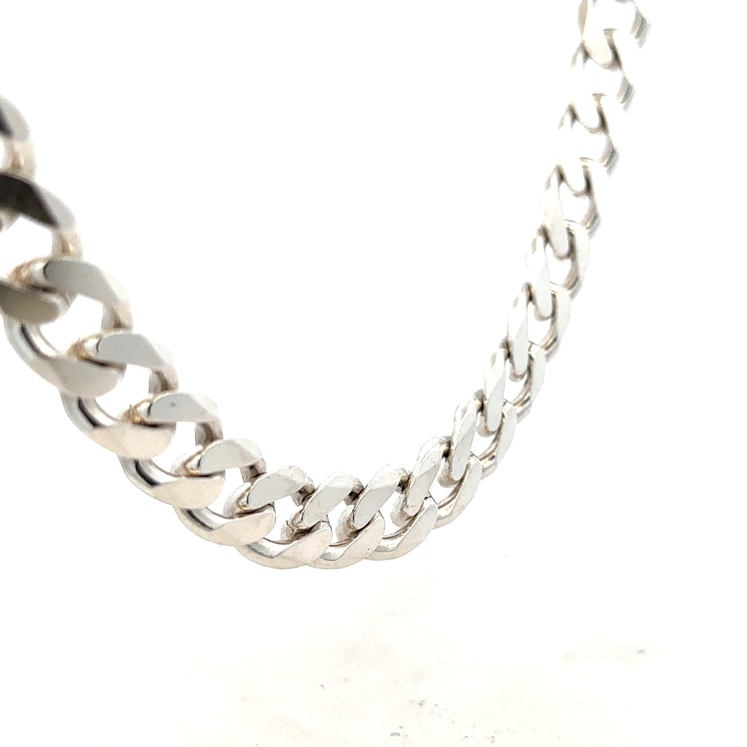 Silver curb chain weighing 146.6g, unbranded jewelry chain with polished links, shown in a close-up image.