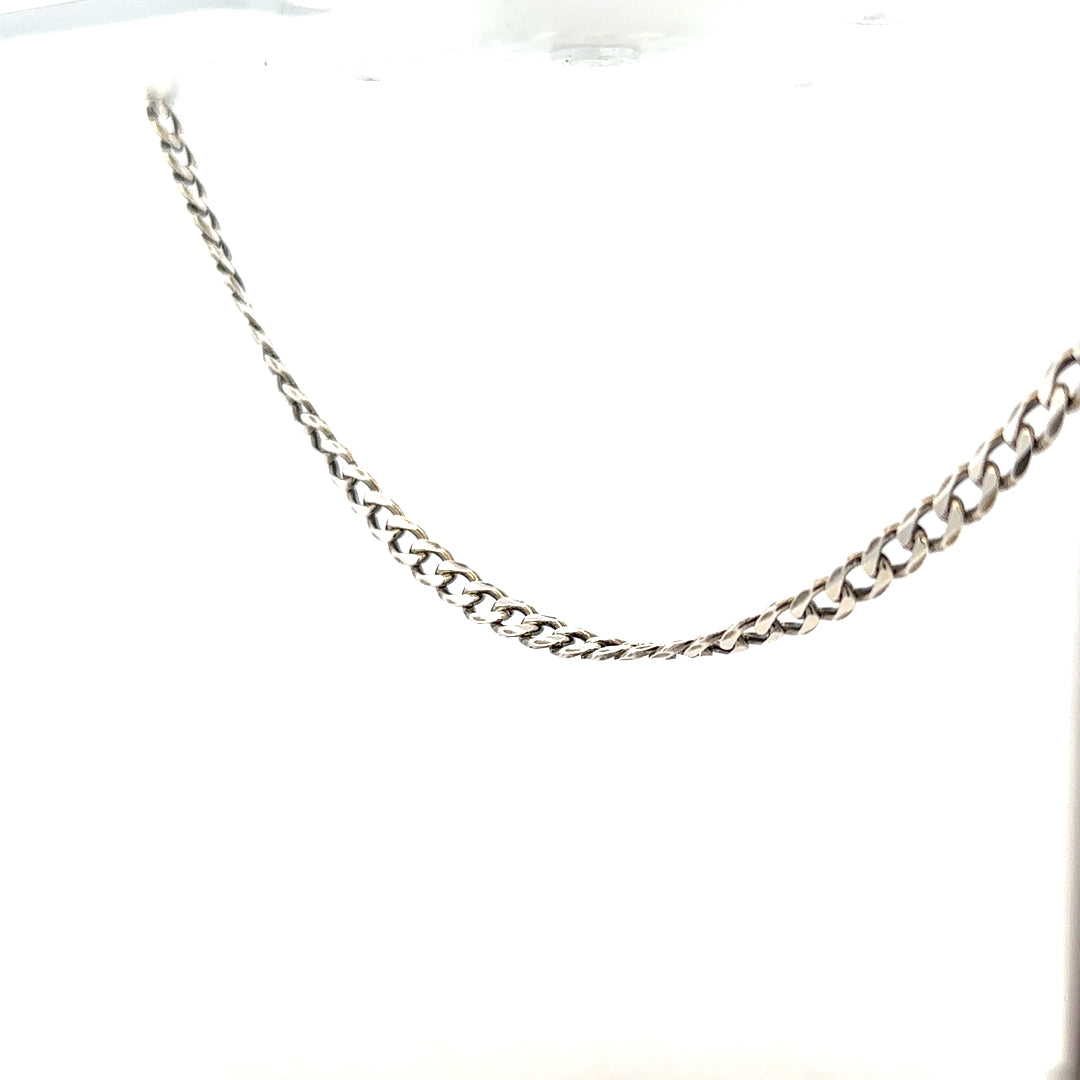 Silver curb chain weight 16.2g, unbranded jewelry chain with a classic link design, shown in a close-up image.
