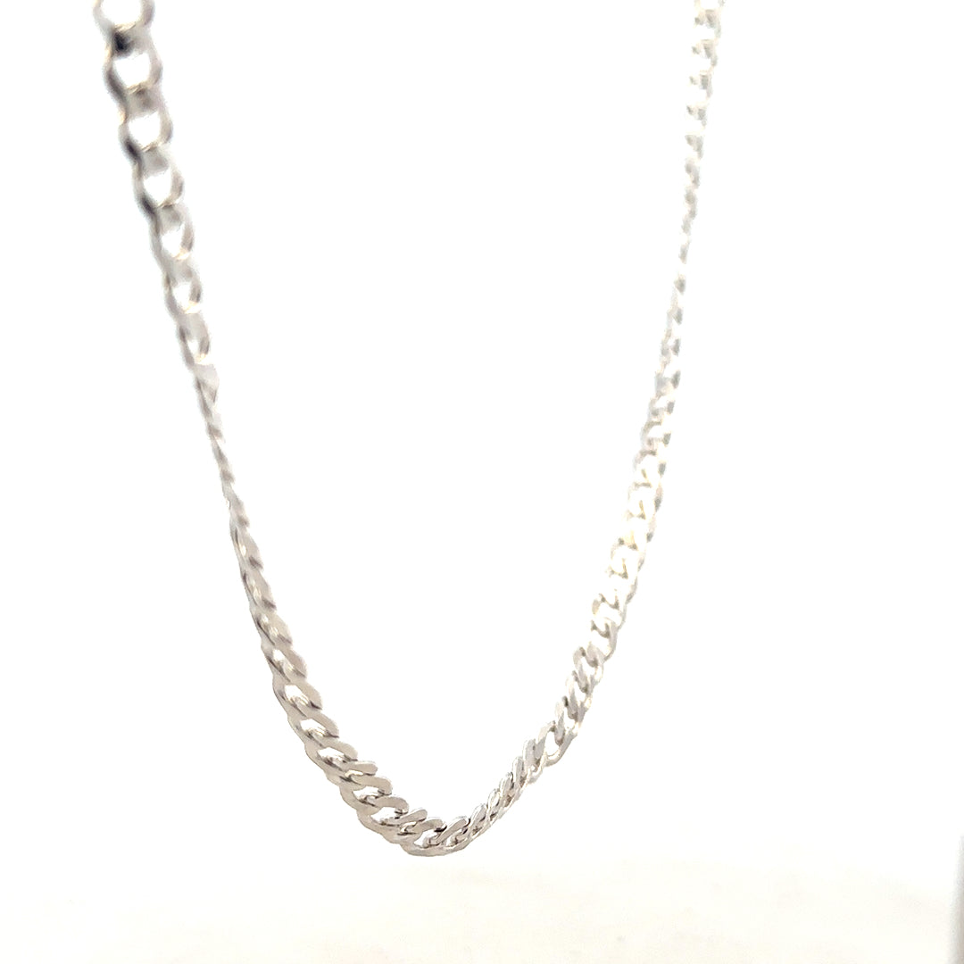 Silver curb chain with a 16.4g weight, featuring classic links, ideal for jewelry and accessories.
