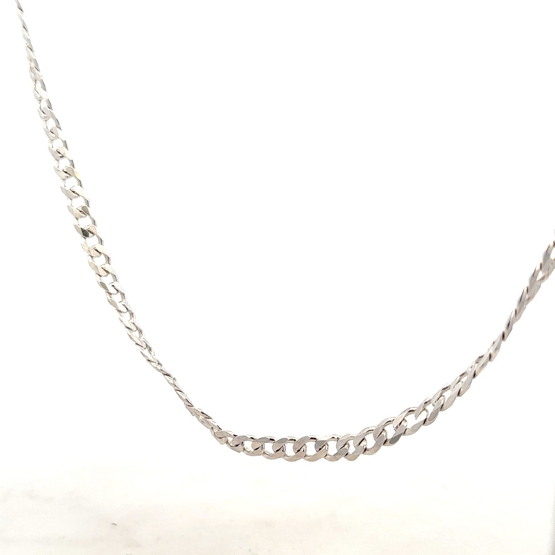 Silver curb chain weighing 16.4g, featuring a classic chain link design, ideal for jewelry or accessory styling.