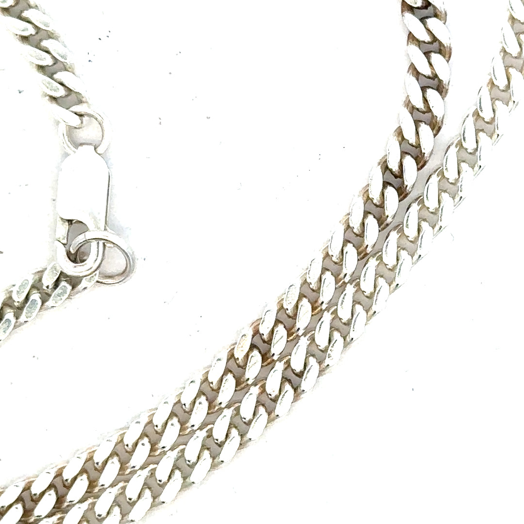 Silver curb chain weighing 24.8g, displayed on a plain background, showcasing its classic design and polished finish.