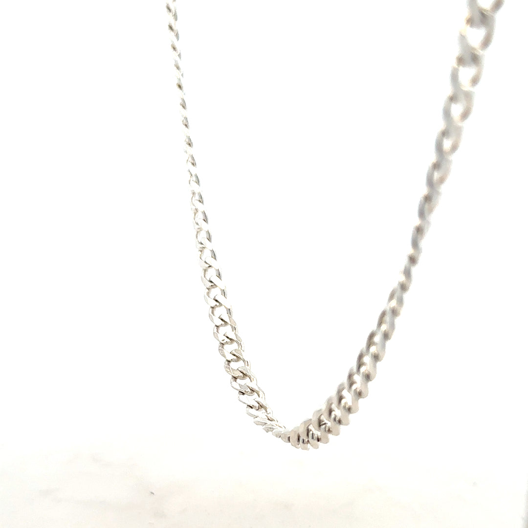 Silver curb chain weighing 27.8g, unbranded jewelry chain with interlocking links, shown in a close-up image.