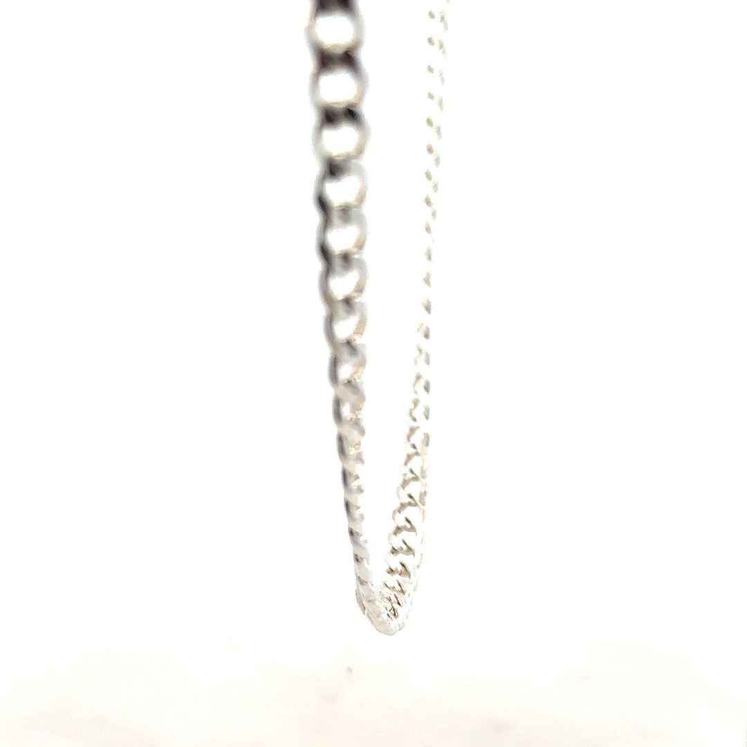 Silver curb chain weighing 27.8g, featuring classic links, ideal for necklaces or jewelry accessories.