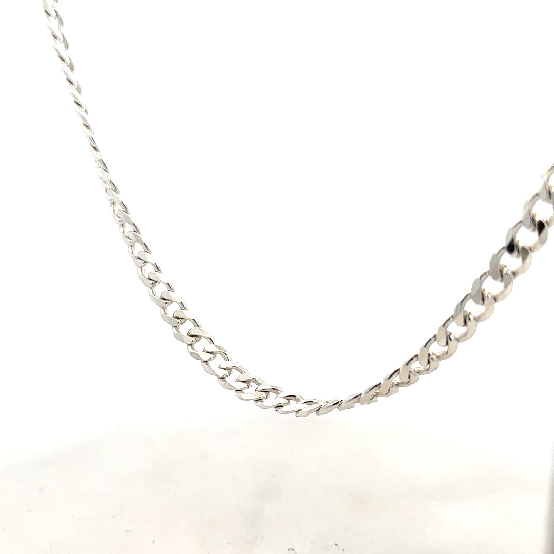Silver curb chain weighing 27.8g, featuring interlocking links, ideal for jewelry or accessories.
