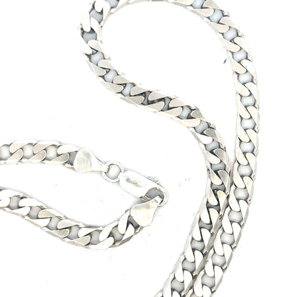 Silver curb chain weighing 31.3g, featuring classic links, perfect for jewelry or fashion accessories.