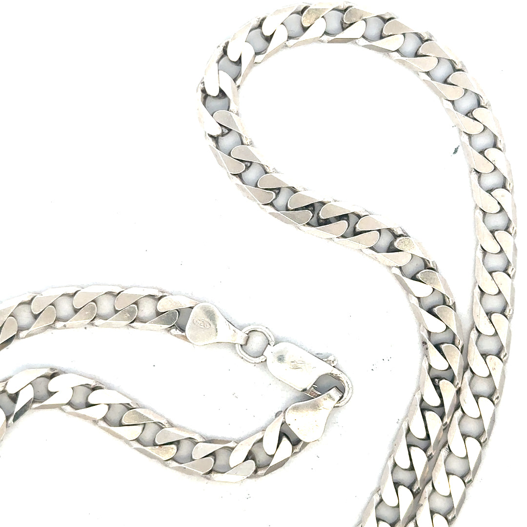 Silver curb chain weighing 31.3g, unbranded jewelry chain with a classic curb link design, shown in a close-up image.