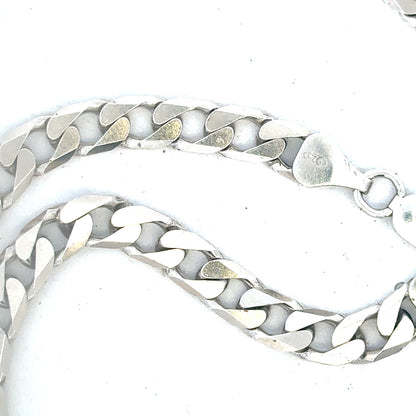 Silver curb chain weighing 31.3g, unbranded jewelry chain with a sleek, classic design, shown in a close-up image.