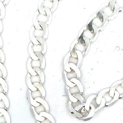 Silver curb chain weighing 34.5g, featuring classic interlocked links, ideal for jewelry or accessories.
