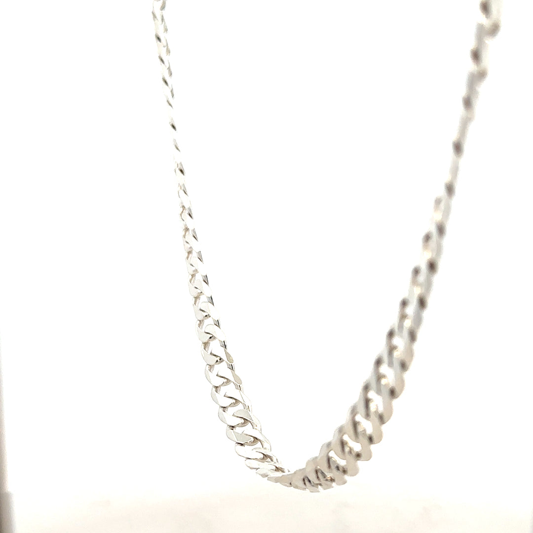 Silver curb chain weighing 44.6g with a classic design, featuring interlocking links, ideal for jewelry or accessories.