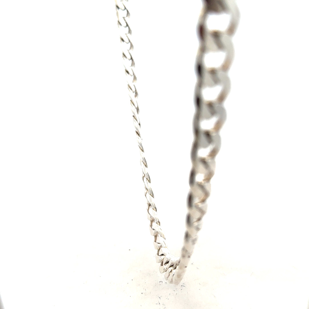 Silver curb chain weighing 66.7g, featuring a classic design, displayed against a neutral background.
