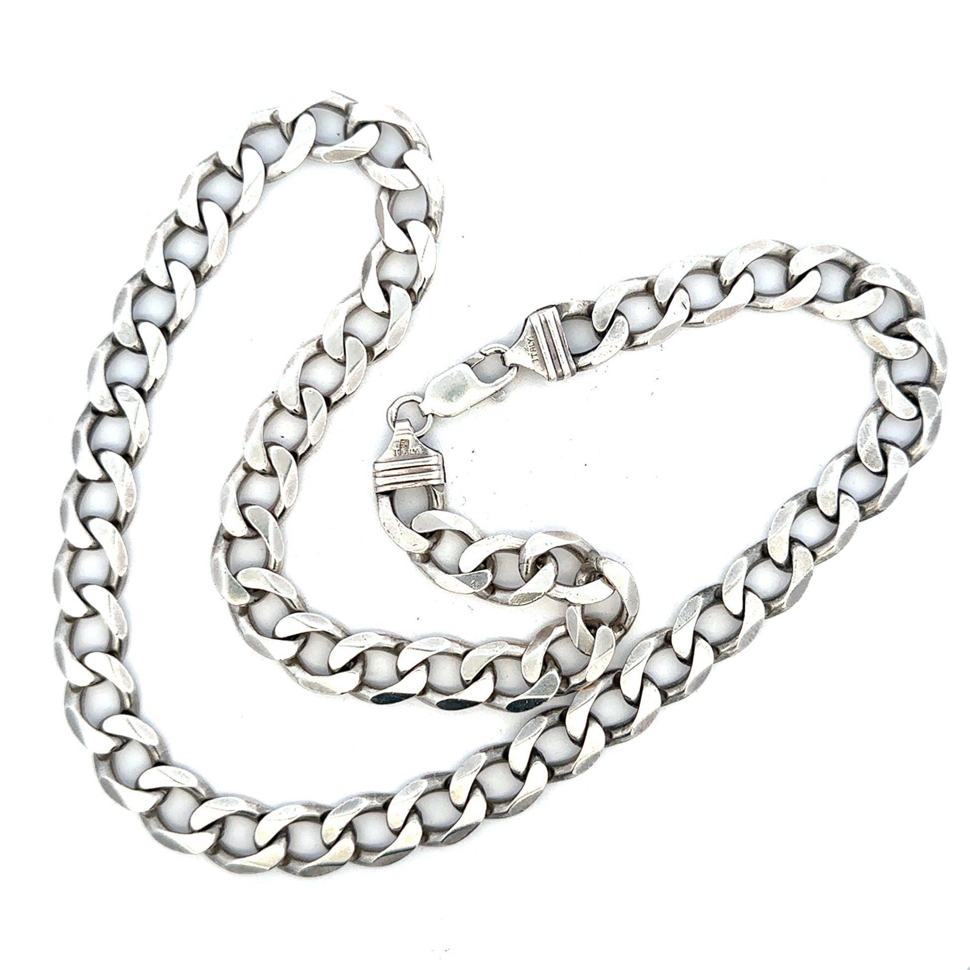 Silver curb chain weighing 80.2g, featuring a classic design, shown in close-up detail.