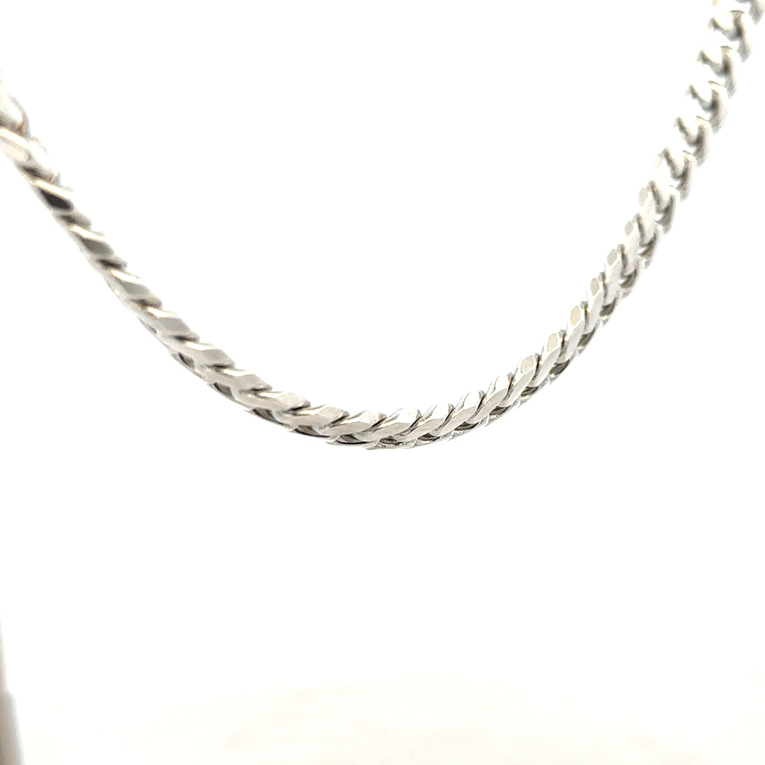 Silver curb chain weighing 81.2g, featuring a classic design, unbranded jewelry chain visible in the image.