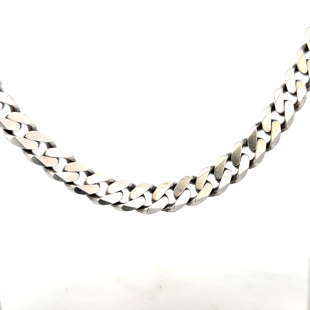 Silver curb chain weighing 91.1g, featuring interlocked oval links, designed for jewelry or accessories.