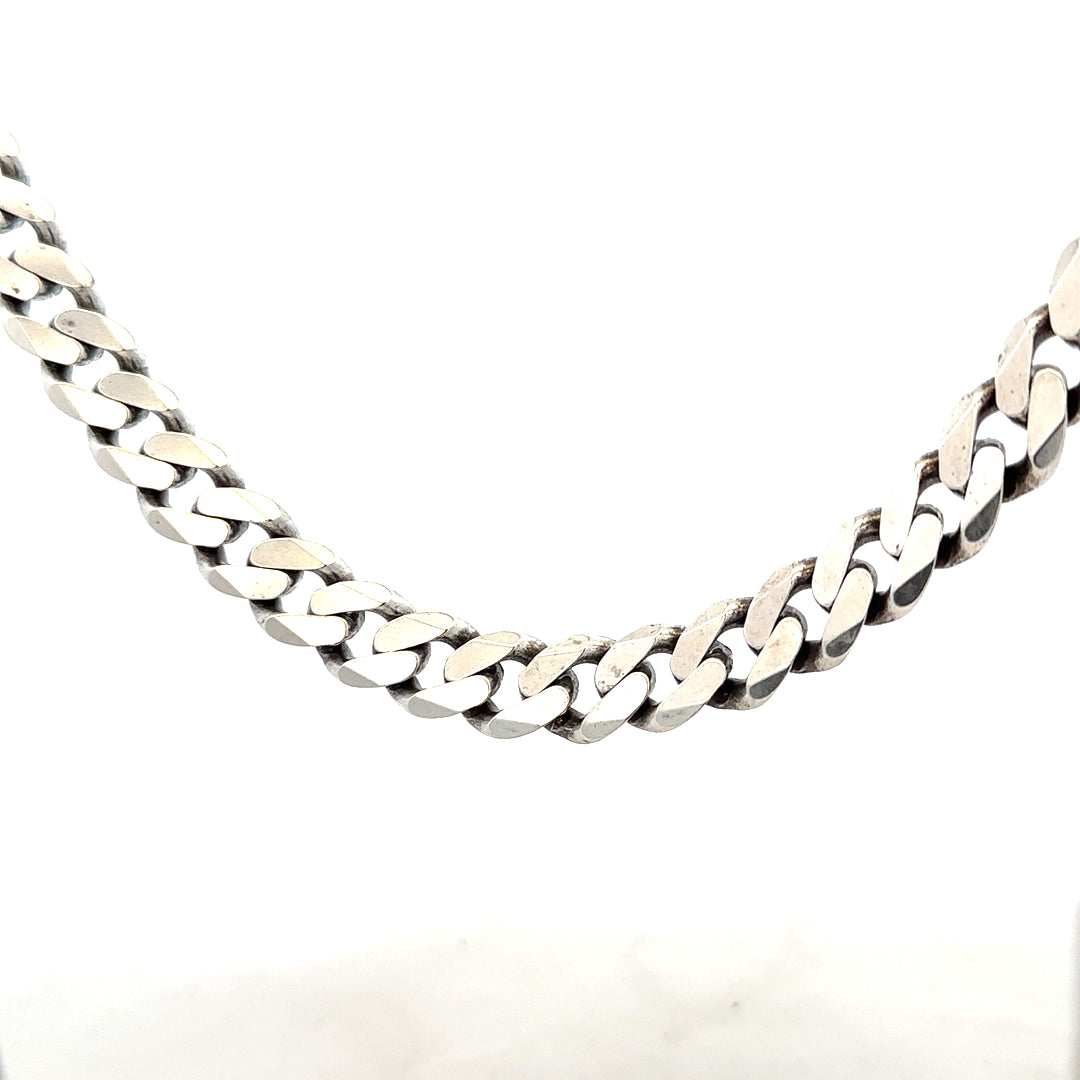 Silver curb chain weighing 91.1g, unbranded jewelry chain with a sleek, interconnected link design, shown in a close-up image.
