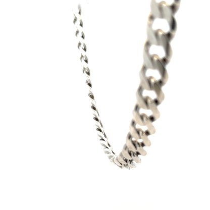 Silver curb chain, unbranded, weighing 94.7g, shown in close-up with detailed links and polished finish.