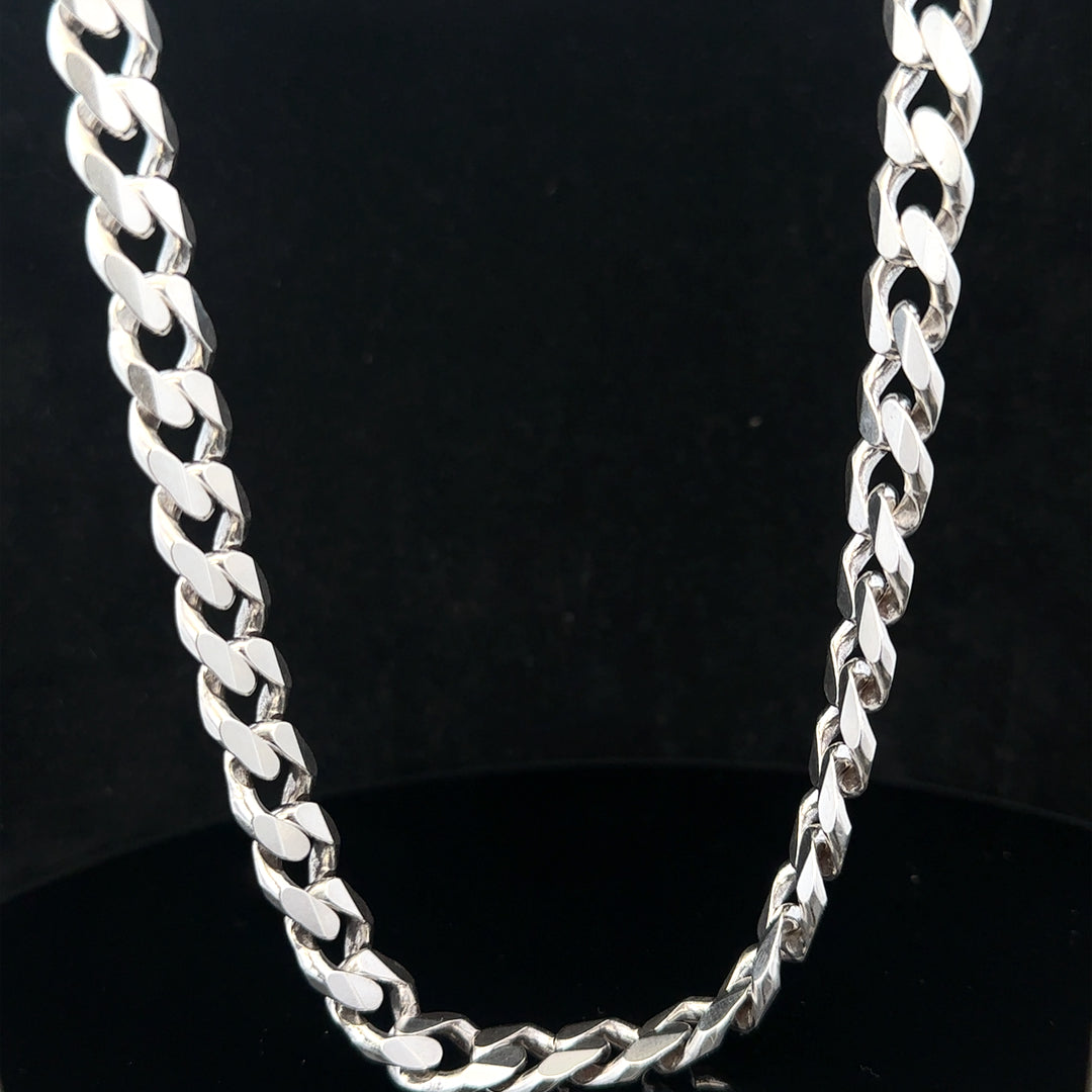 Silver curb chain weighing 95.2g, featuring a classic link design, on a plain background.
