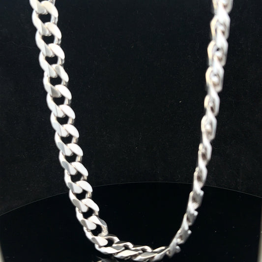 Silver curb chain weighing 95.2g with a classic design, featuring interlocking links, ideal for jewelry or accessories.