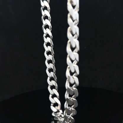Silver curb chain weighing 95.2g, featuring linked oval design, crafted for a stylish jewelry accessory.
