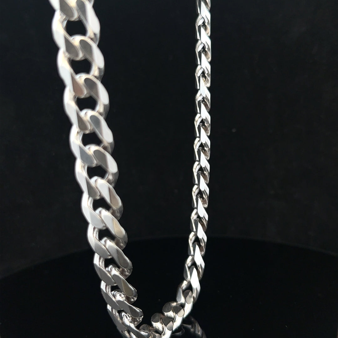 Silver curb chain, unbranded, weighing 95.2g, with a classic design and polished finish, shown in a close-up image.