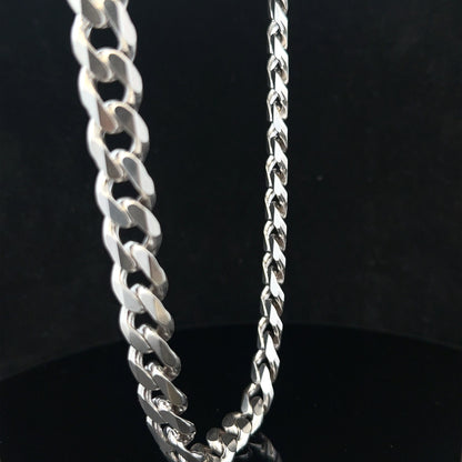 Silver curb chain, unbranded, weighing 95.2g, with a classic design and polished finish, shown in a close-up image.