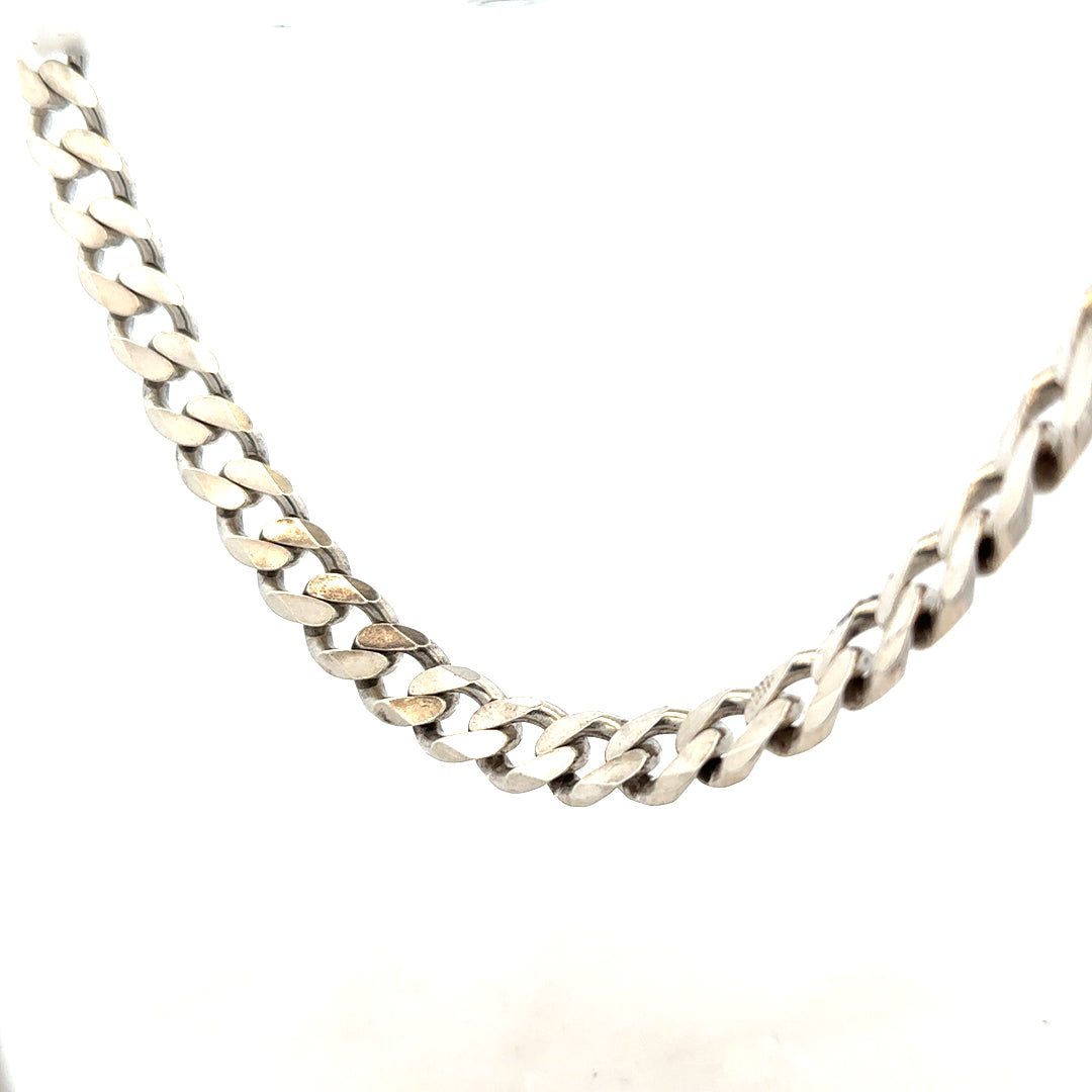 Silver curb chain weighing 96.3g with a classic design, showcased in a detailed image highlighting its links and shine.