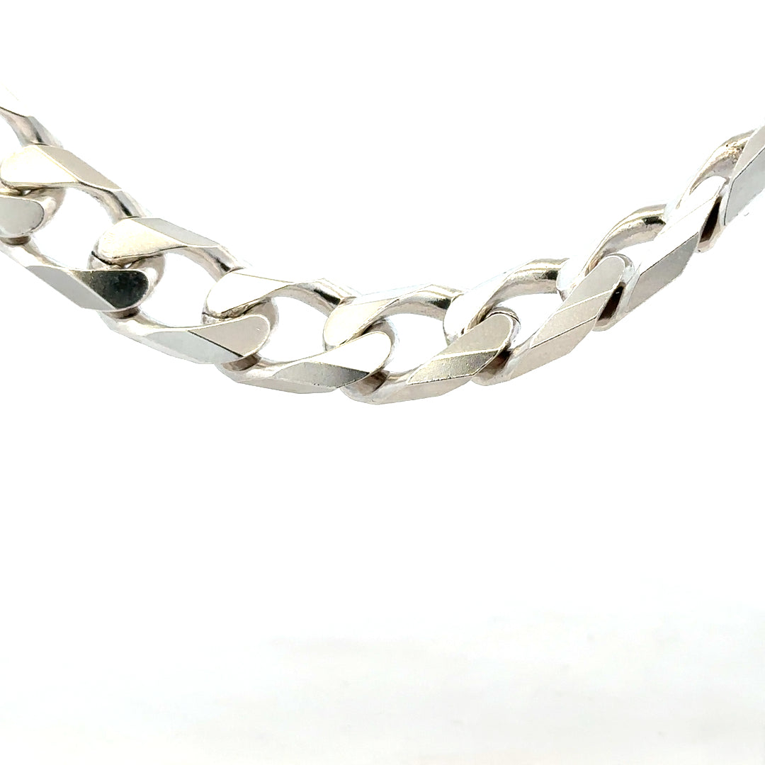 Silver curb chain weighs 159.4g, featuring classic linked design, perfect for jewelry or accessories.
