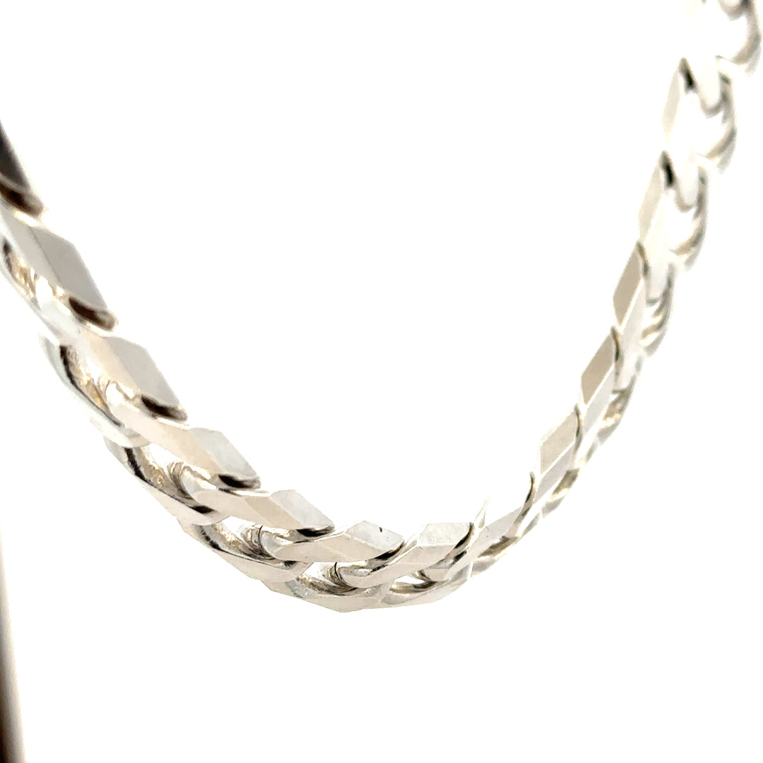 Silver curb chain, unbranded, weighing 159.4g, featuring classic linked design suitable for jewelry or accessories.