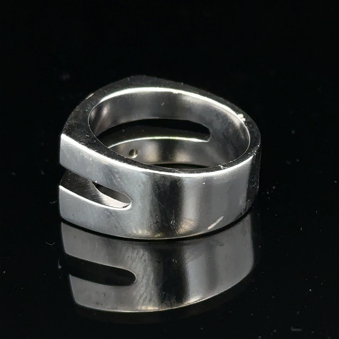 Silver hot diamond ring size R1/2 with sparkling diamonds, unbranded jewelry piece displayed against a neutral background.