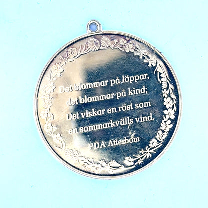 Silver pendant weighing 25.4g, unbranded, with a sleek, polished design perfect for jewelry or necklace accessories.