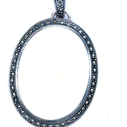 Silver pendant weighing 32.5g, unbranded jewelry accessory, showcasing a sleek and polished design suitable for necklaces