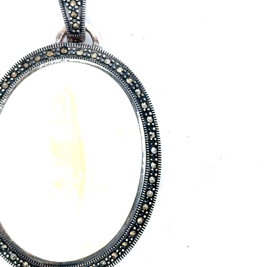 Silver pendant weighing 32.5g, unbranded, with a sleek, polished design, showcased on a plain background.